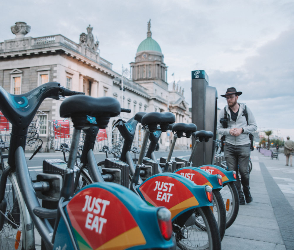 Po Dublinie na dalszych dystansach przemieszczaliśmy się rowerami miejskimi JustEat. Do 30 minut przejazd za darmo.